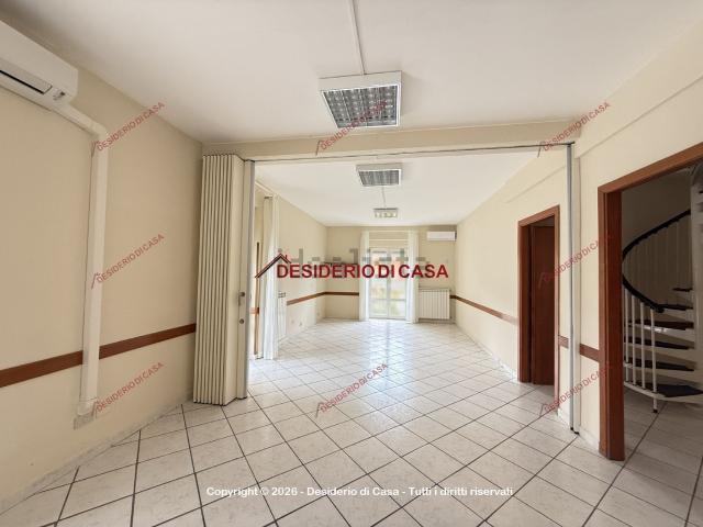 Appartamento in vendita di 200 m² in Via delle Nazioni Unite, 6