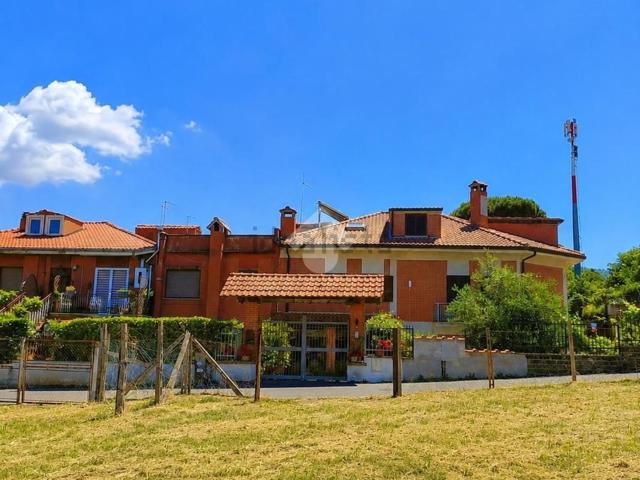 Appartamento in vendita di 200 m² in Via delle Rose, 3