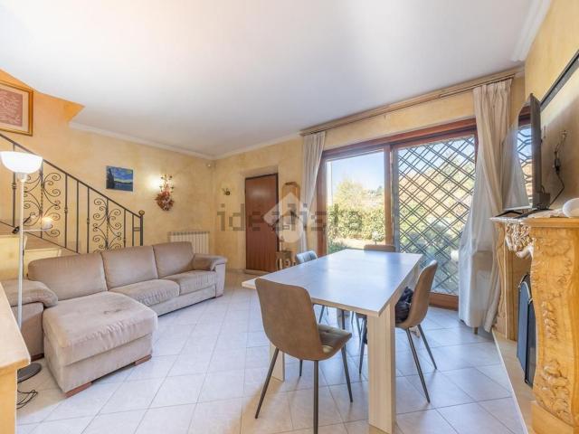 Appartamento in vendita di 200 m² in Via di Fontana Vecchia, 18