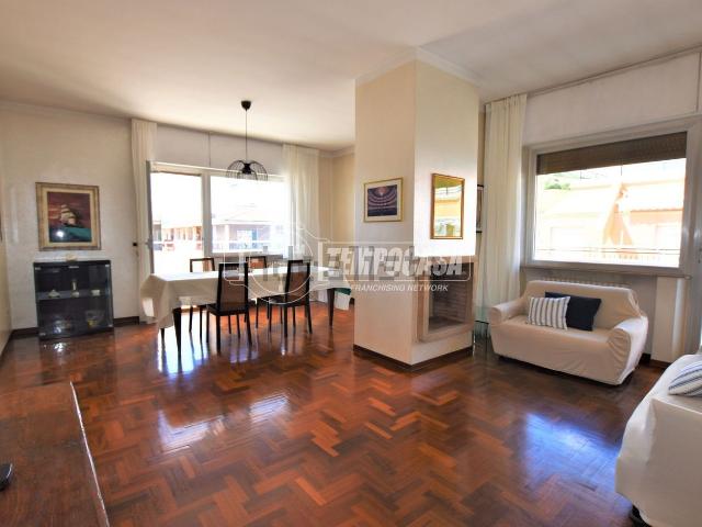 Appartamento in vendita di 200 m² in Via Enrico Cialdini, 3