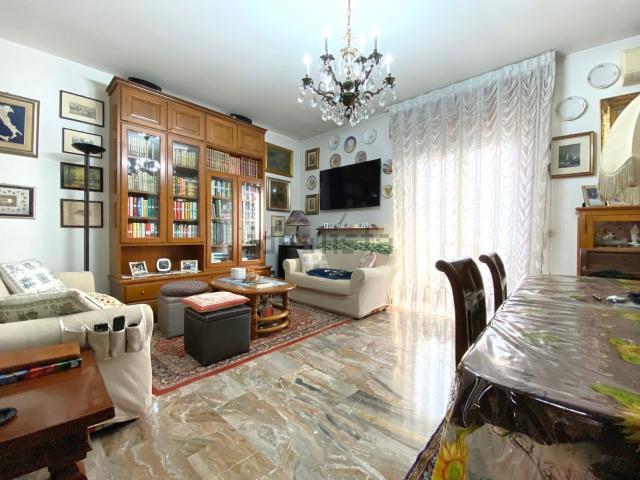Appartamento in vendita di 200 m² in Via Egidio Gorra