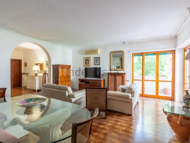 Appartamento in vendita di 200 m² in Via Ernesto Simini, 13