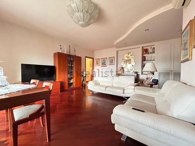 Appartamento in vendita di 200 m² in Via Eugenio Martorelli, 27