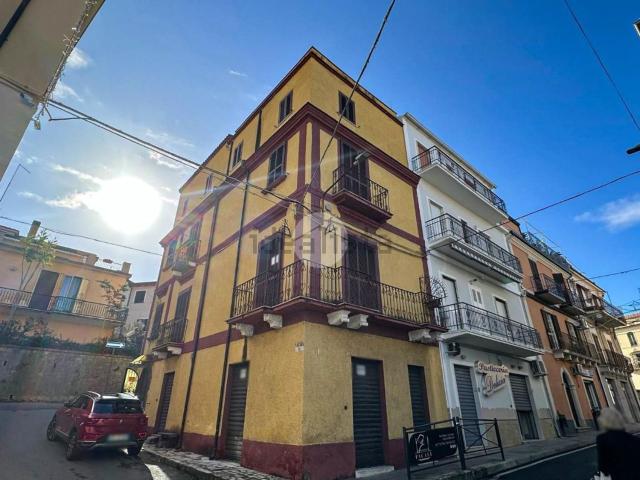 Appartamento in vendita di 200 m² in Via F. Giuliani, 4
