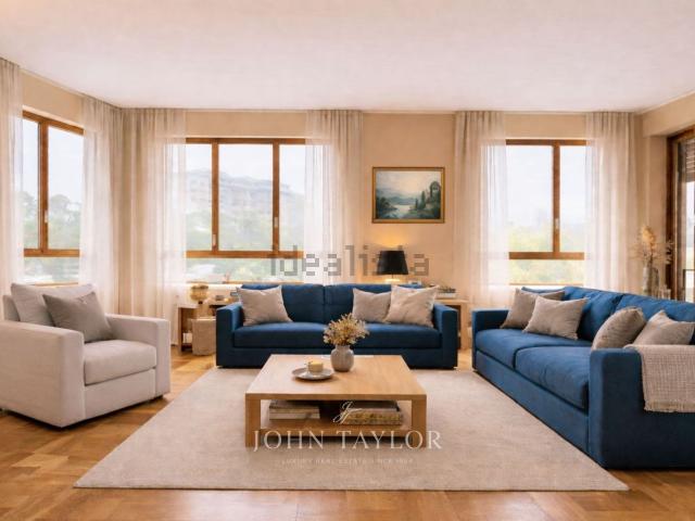 Appartamento in vendita di 200 m² in Via Ferdinando Bocconi