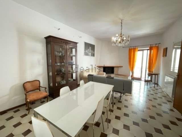 Appartamento in vendita di 200 m² in Via Flavio Gioia, 15