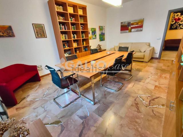 Appartamento in vendita di 200 m² in Via Kennedy