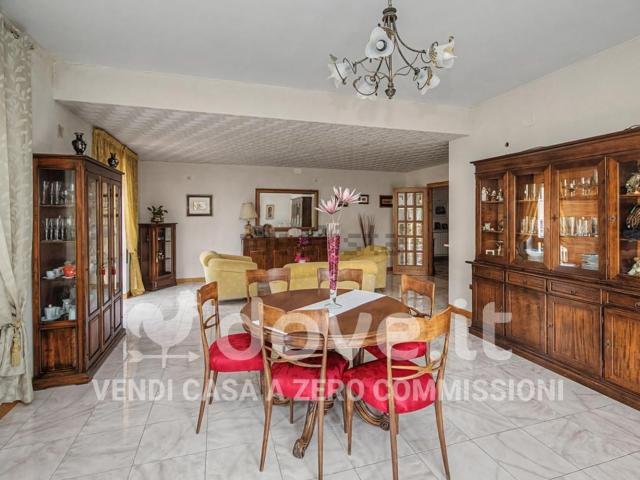Appartamento in vendita di 200 m² in Via Italo Svevo, 1