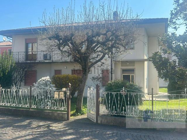 Appartamento in vendita di 200 m² in Via Losson Centro, 2