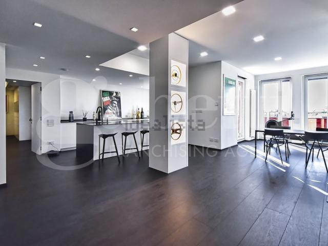 Appartamento in vendita di 200 m² in Via Lazio, 7