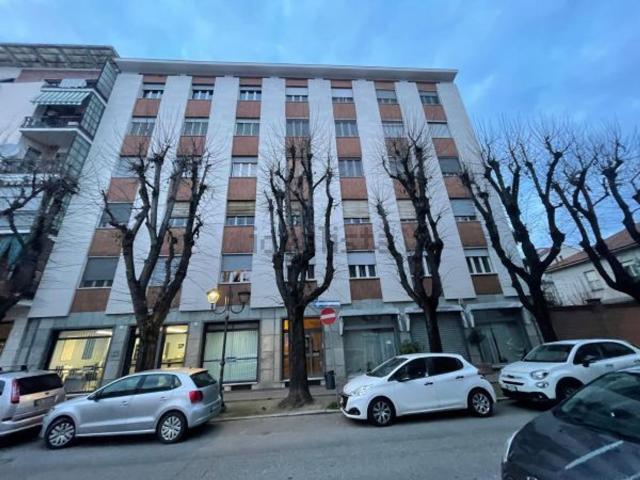 Appartamento in vendita di 200 m² in Via Ludovico Ariosto, 24