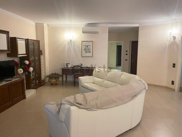 Appartamento in vendita di 200 m² in Via Luigi Galasso, 89