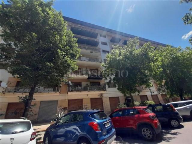 Appartamento in vendita di 200 m² in Via Lussemburgo