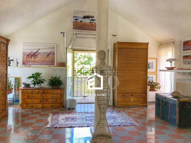 Appartamento in vendita di 200 m² in Via Monserrato