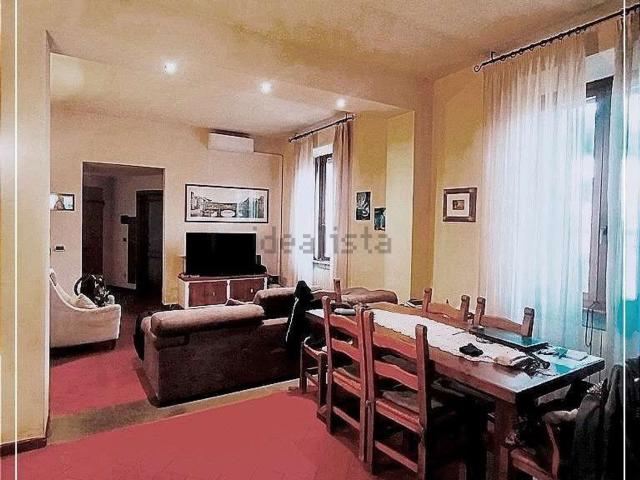 Appartamento in vendita di 200 m² in Via Montebuoni