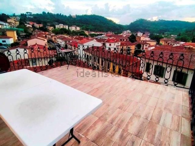 Appartamento in vendita di 200 m² in Via Montebuoni