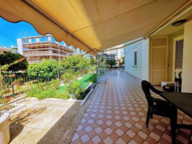 Appartamento in vendita di 200 m² in Via Monti della Laga, 39
