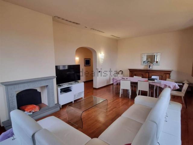 Appartamento in vendita di 200 m² in Via Madonna della Querce, 10