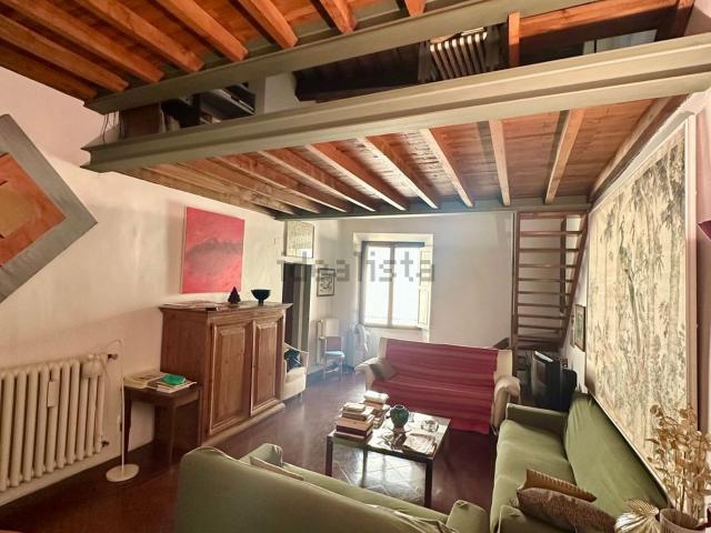 Appartamento in vendita di 200 m² in Via Maggio