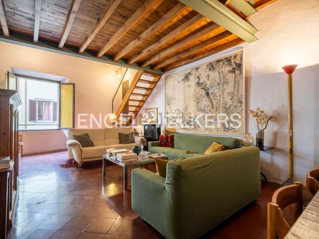 Appartamento in vendita di 200 m² in Via Maggio