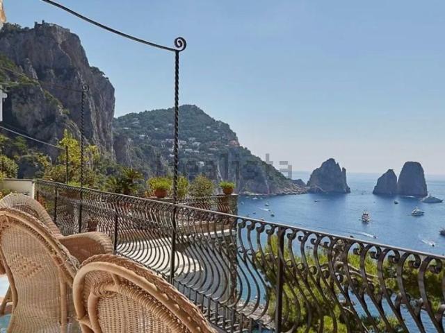 Appartamento in vendita di 200 m² in Via Marina Piccola