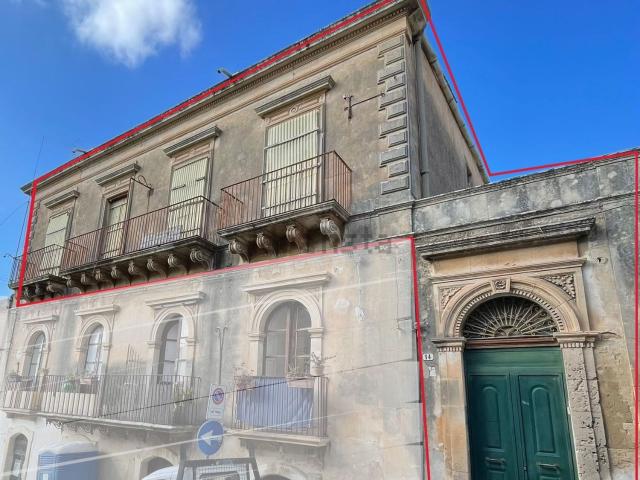 Appartamento in vendita di 200 m² in Via Mariannina Coffa
