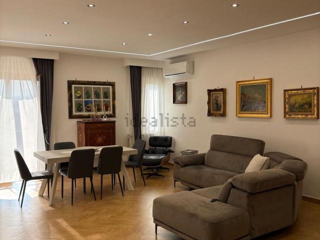 Appartamento in vendita di 200 m² in Via Massimo D&apos Azeglio