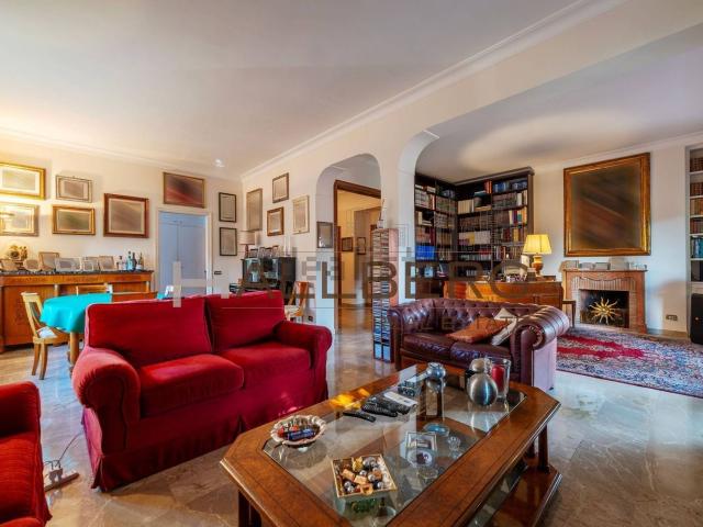 Appartamento in vendita di 200 m² in Via Nepi