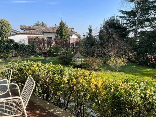 Appartamento in vendita di 230 m² in Via Nicostrato Castellini, 35