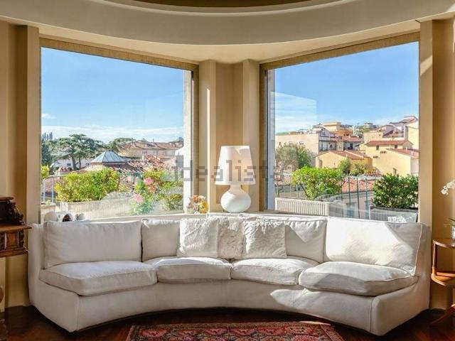 Appartamento in vendita di 200 m² in Via Solferino