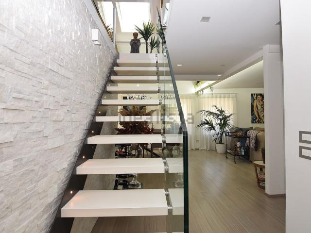 Appartamento in vendita di 200 m² in Via Scrimiari, 31