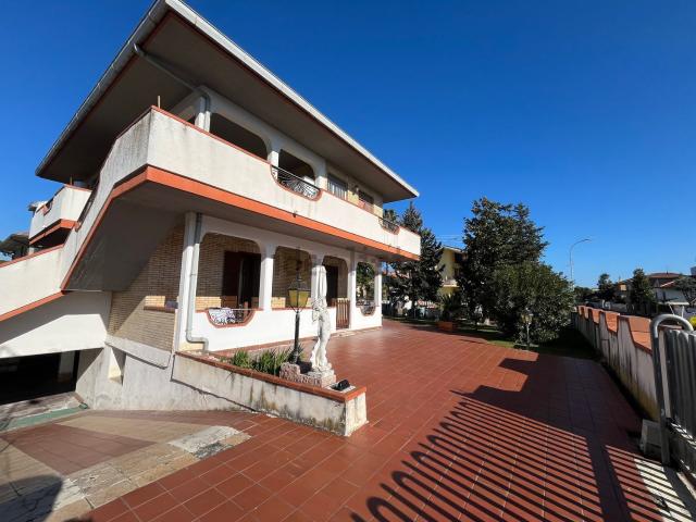 Appartamento in vendita di 200 m² in Via P. Mela, 16