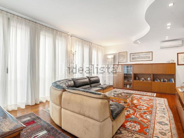 Appartamento in vendita di 200 m² in Via Perugino, 7