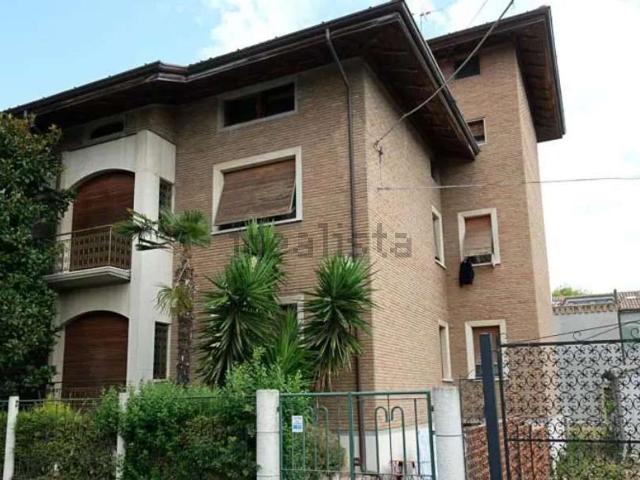 Appartamento in vendita di 200 m² in Via Pierpaoli
