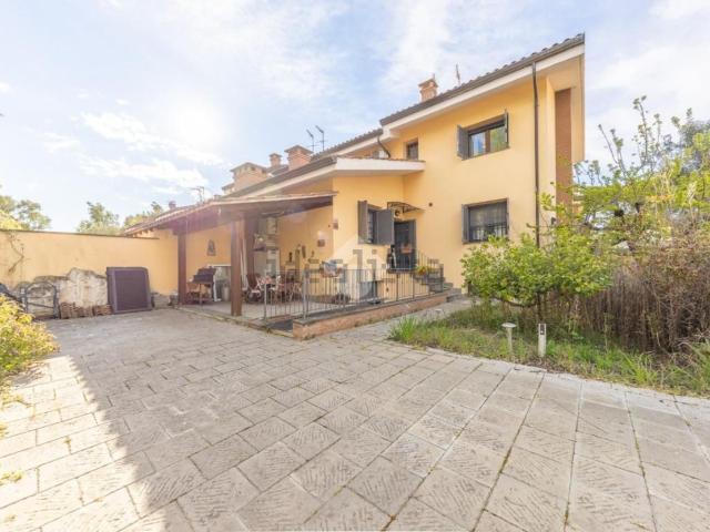 Appartamento in vendita di 200 m² in Via Pietro Castrucci, 100