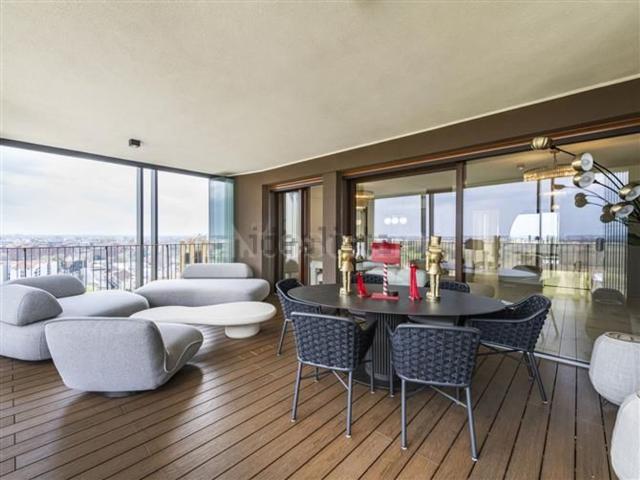 Appartamento in vendita di 200 m² in Via Privata Ruggero Ruggeri