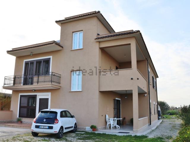 Appartamento in vendita di 200 m² in Via Torre Astura