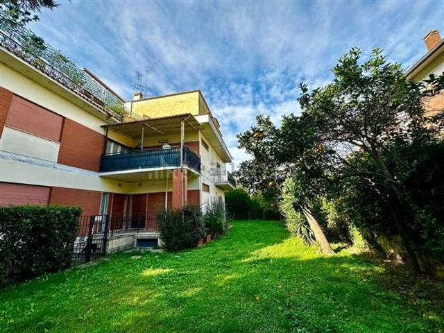 Appartamento in vendita di 200 m² in Via Teognide