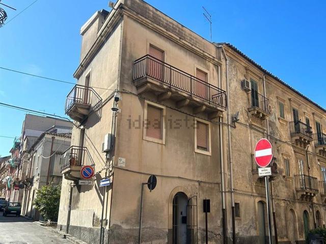 Appartamento in vendita di 200 m² in Via Umberto I, 111