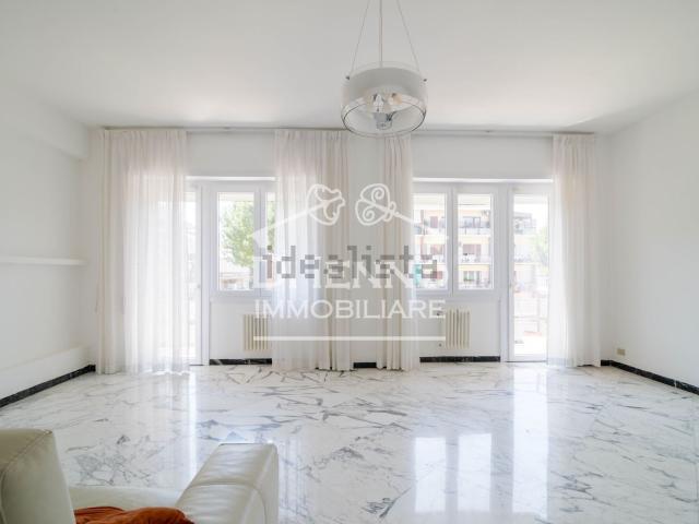 Appartamento in vendita di 200 m² in Via Ugo de Carolis