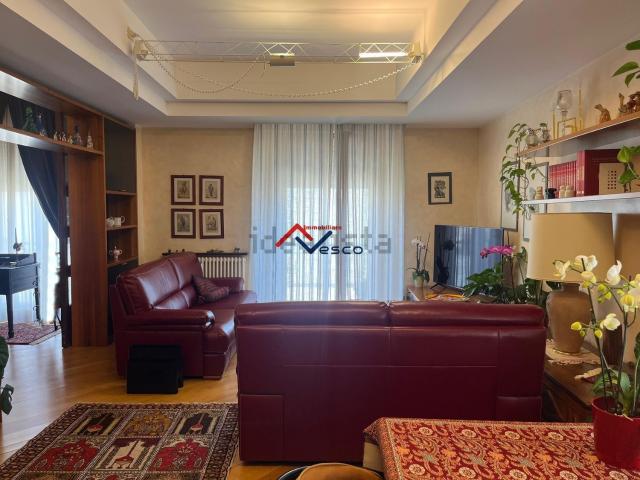 Appartamento in vendita di 200 m² in Via Vittorio Veneto
