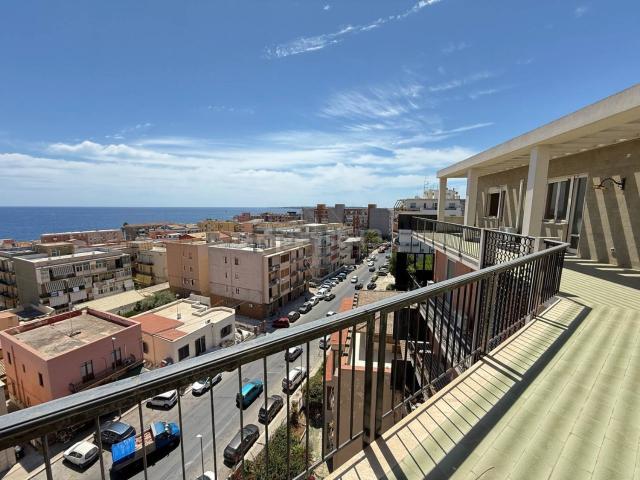 Appartamento in vendita di 200 m² in Viale Tunisi, 53