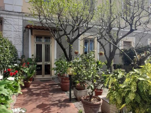 Appartamento in vendita di 200 m² in Viale Vittorio Fossombroni