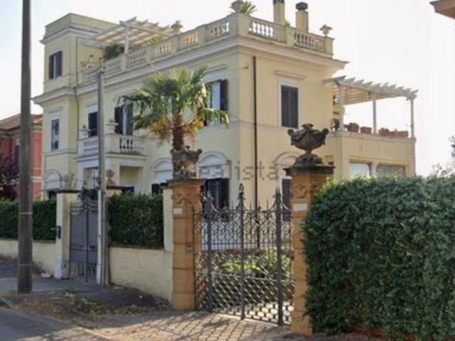 Appartamento in vendita di 200 m² in Viale Bruno Buozzi
