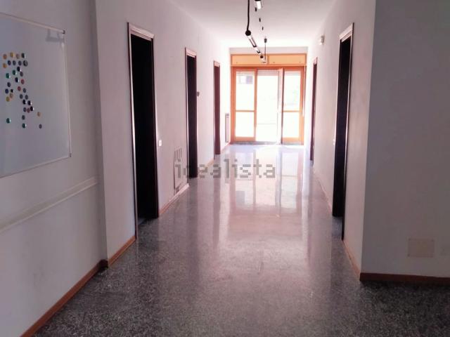 Appartamento in vendita di 200 m² in Viale Cesare Battisti