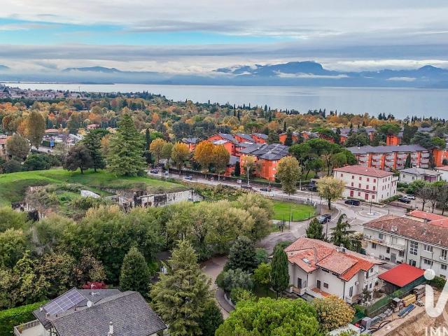 Appartamento in vendita di 200 m² in Viale degli Alpini, 1