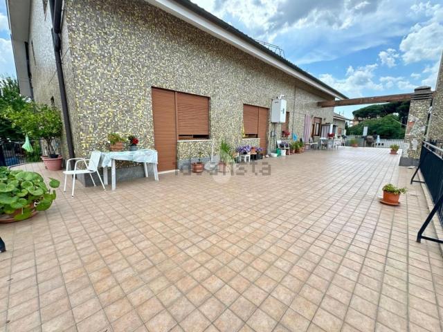 Appartamento in vendita di 200 m² in Viale dei Cedri, 93