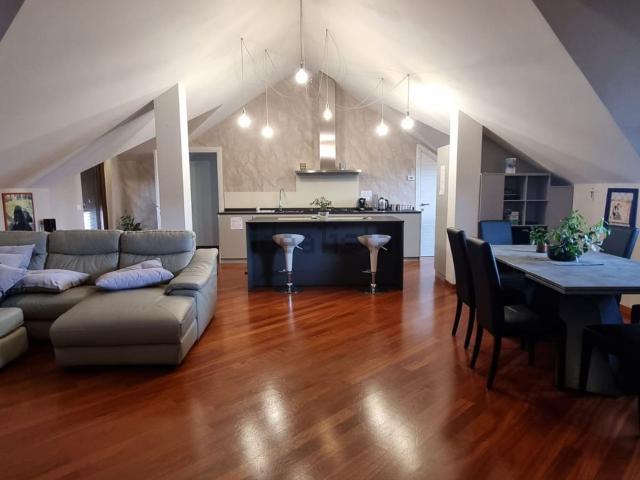Appartamento in vendita di 200 m² in Viale della Vittoria, 22