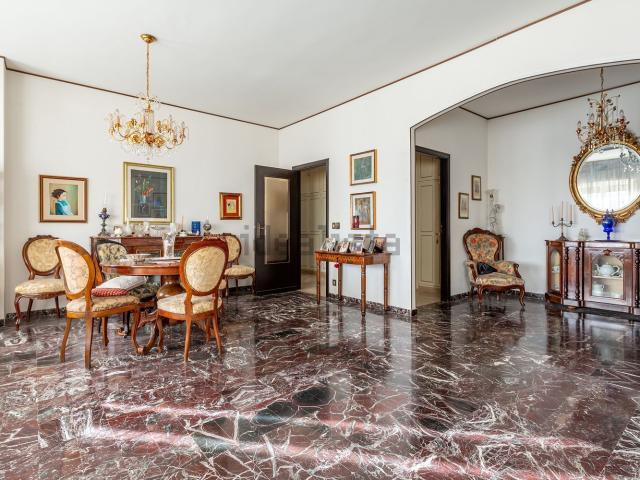 Appartamento in vendita di 200 m² in Viale della Repubblica, 71