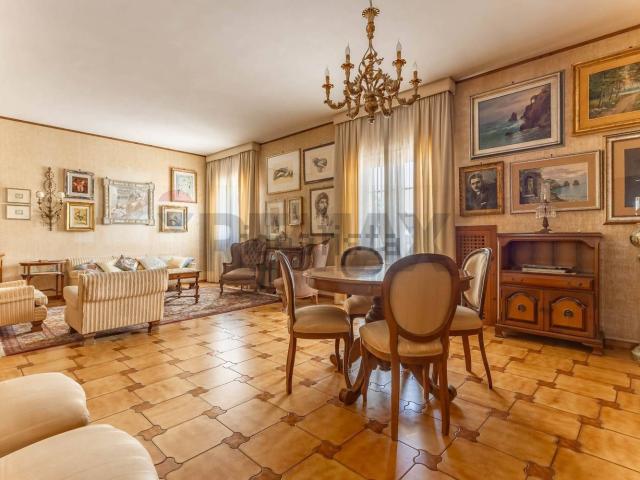Appartamento in vendita di 200 m² in Viale Luigi Einaudi, 111
